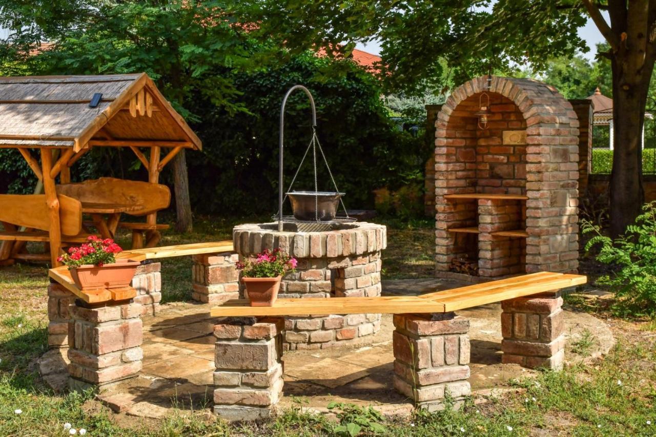 Malom Apartman Derekegyhaz Exterior foto